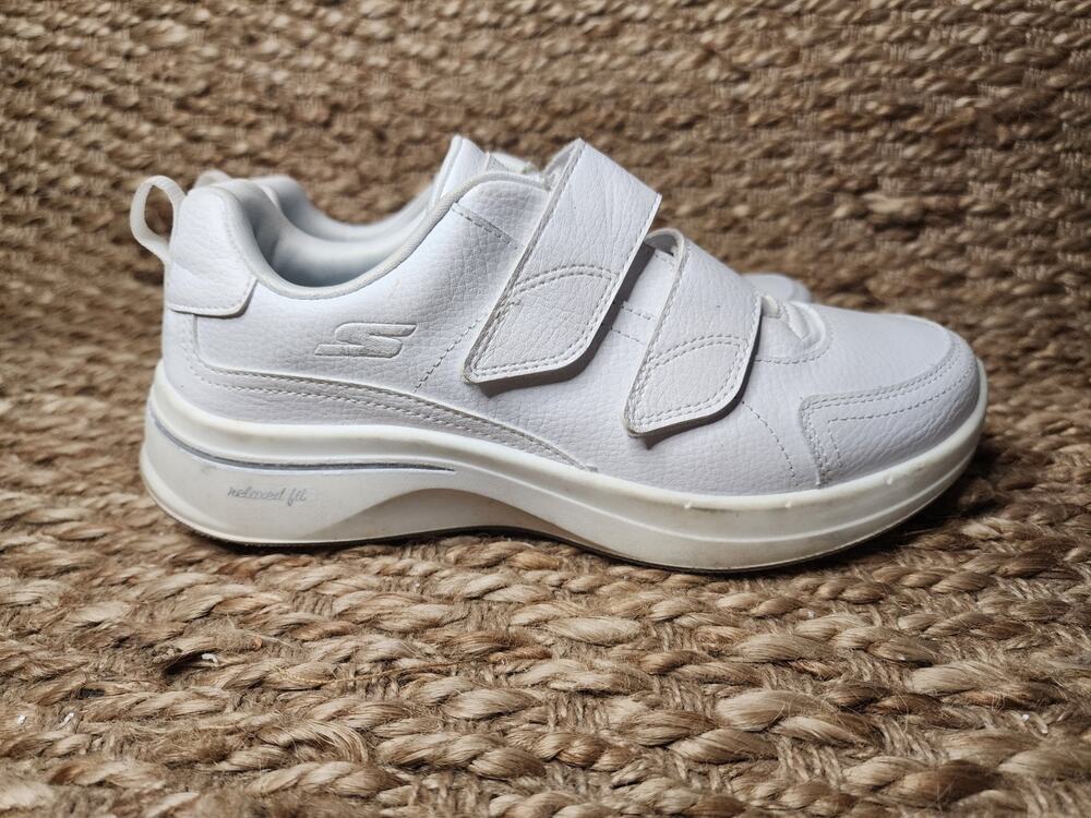 Skechers Womens Sz. 8.5 Go Walk Steady Hook & Loop White Athletic Comfort Shoes